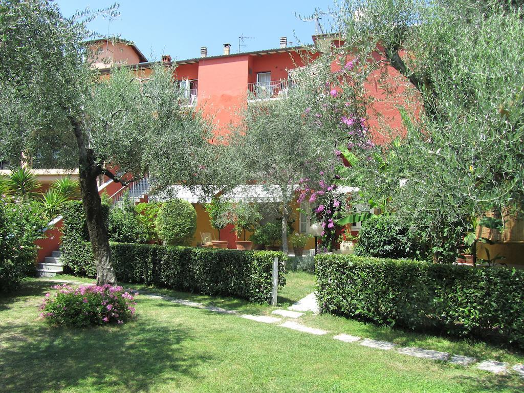 Borgo Antico Apartments Тосколано Мадерно Екстериор снимка