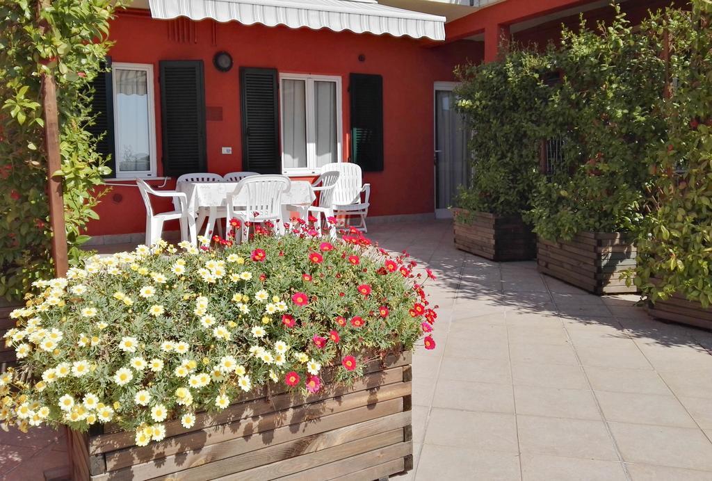 Borgo Antico Apartments Тосколано Мадерно Екстериор снимка